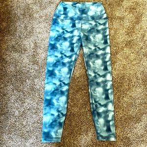 Yogalicious women’s high rise size Small leggings